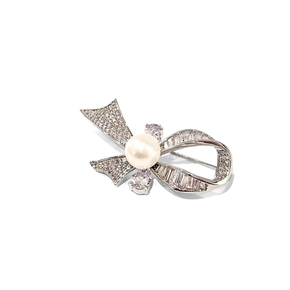 18K White Gold Akoya Brooch